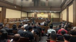 Rendam HP, Rintangi Penyidikan: Konfrontasi Menyurutkan Hukum?