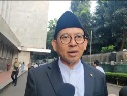 “Fadli Zon Balas Kritik Stairlift Borobudur: Indonesia Perlu Belajar