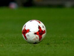 Blunder! Pensiun Tapi Dipanggil Lagi, Pesepakbola 51 Tahun Jadi Bahan Perbincangan