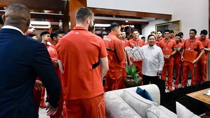 Timnas Bawa Pulang Kado dari Prabowo, Hubner Unggah Jam Tangan Rolex - Update 2