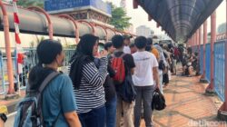 “Antrean Transjabodetabek di Blok M: Harapan Warga yang Belum Tercapai”