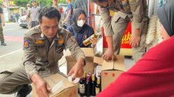 804 Botol Miras Ilegal Disita, Satpol PP Gerebek Pedagang di Ciawi Bogor