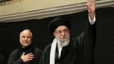 “Khamenei: Dari Abuhan Perang ke Pesta Perjuangan, Tak Ada Kata Menyerah!”