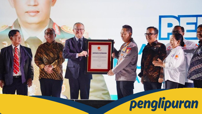 Kapolri Terima Penghargaan ITUC-AP: Dukungan Konstruktif Seluruh Pihak Berbuah Manis