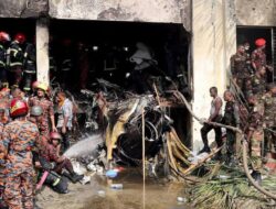 25 Jiwa Hancur dalam Kecelakaan Pesawat Latih Bangladesh