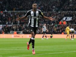 Liverpool Cicil Beli Isak, Strategi Cerdas atau Kebijakan Berisiko?