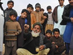 **Pakistan Terpaksa Angkat Kaki, Warga Afghanistan Ke Mana?**