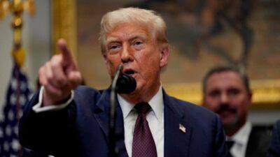 1. **Trump Gegerkan Dunia, Kirim 2 Kapal Selam Nuklir ke tengah Ribut dengan Mantan Presiden Rusia!**