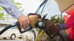 **Isi Bensin Mobil Jangan Nunggu Tangki Kosong, Pokoknya Jangan!** – Tips Merawat Performa Mesin