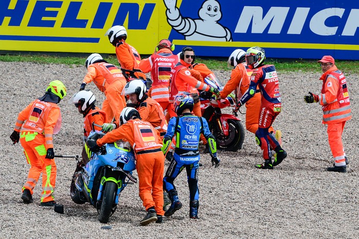 **Daftar Pebalap MotoGP Paling Sering Jatuh di Paruh Pertama 2025: Performa Ducati dan Analisis Kecelakaan**