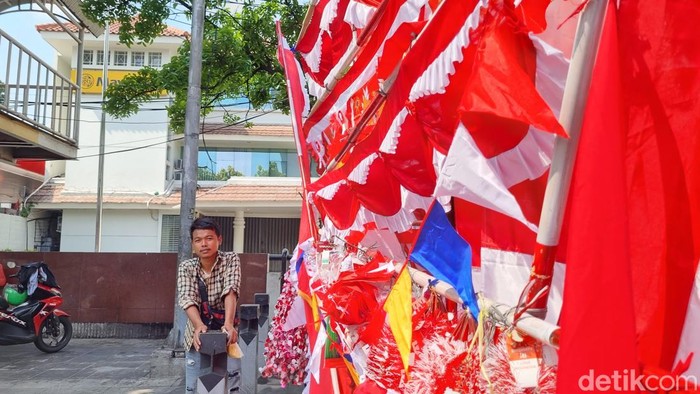 Pedagang Bendera di Jaktim, Ini Kejutan dari Order 5 Meter yang Mempertahankan 3 Hari!