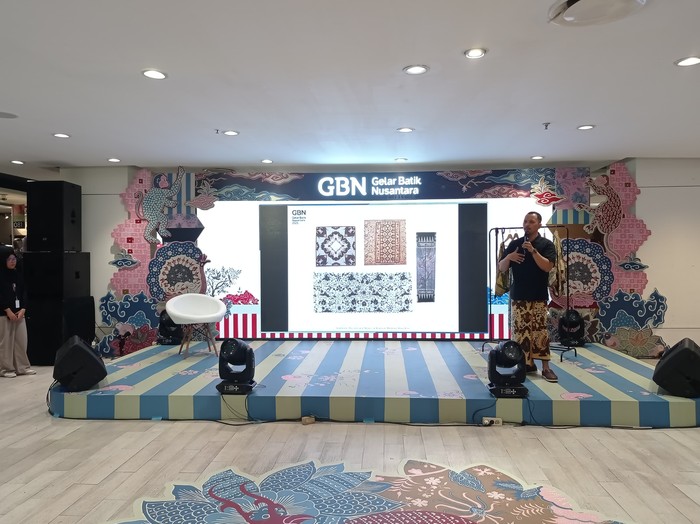 Membeli Wastra Nusantara, Dana Anda Bantu Perekonomian Lokal