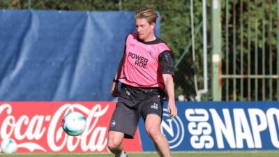 Saat De Bruyne ‘Bikin’ Kiper Napoli Cedera: Insiden Pramusim yang Mengejutkan