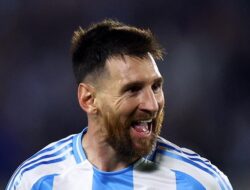 **Wasit Copa Argentina 2007 Tukar Kartu Kuning dengan Jersey Messi**