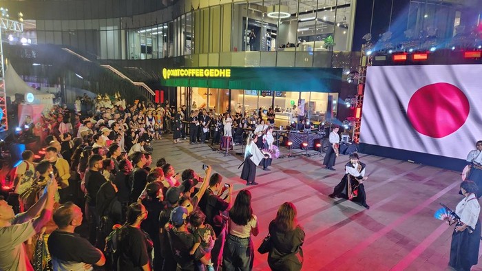 [Pentas Tari Budaya Lintas Negara Menyulap Senayan Malam Ini Jadi Sorotan Dunia]