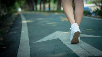 **15 Menit Jalan Kaki Sehari, Rahasia Mempertahankan Umur Lebih Panjang?**