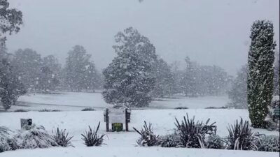 “Langka, Beberapa Kota di Australia Diselimuti Salju Tebal, Menyebutkan Perubahan Iklim”