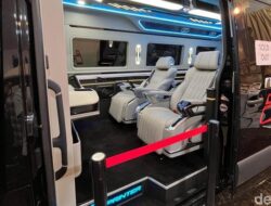 “Mercy Sprinter Dijadikan Ratu Mobil dengan Sentuhan Baze Luxury: interior Mercy Sprinter Disulap Karoseri Baze Luxury, Mewahnya Kelewat Batas!”