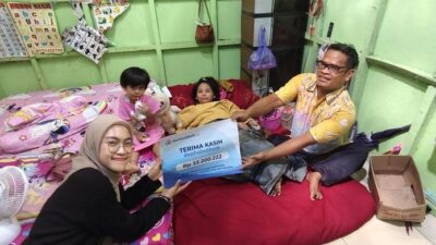 “Sahabat Baik Bantu Kehidupan Sehari-hari Pak Ratmin Saat Pesanan Jahit Sepi: Kisah Solidaritas yang Menginspirasi”