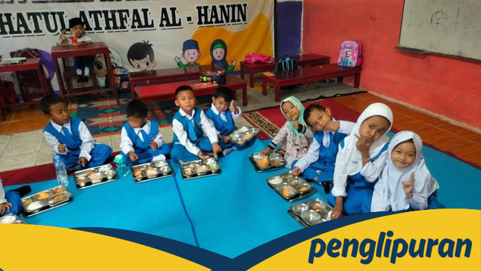 Polisi Jadi Garda Terdepan, Distribusi Makanan Bergizi ke Ribuan Anak dan Bumil di Siak Dikawal!