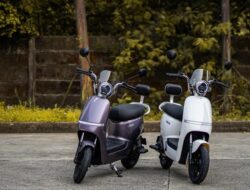 “Penjualan Motor Listrik Terjun Bebas, Sepeda Listrik Jadi Alternatif Menjanjikan?”