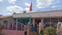 [Sambut HUT RI, Polres Dumai Kibarkan Bendera Merah Putih di Rumah Warga: Simbol Kebanggaan atau Gebrakan Kontroversial?]