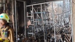 **Amukan Si Jago Merah di Ruko Mangga Dua: Kebakaran Hebat dengan Ledakan Mencekam**