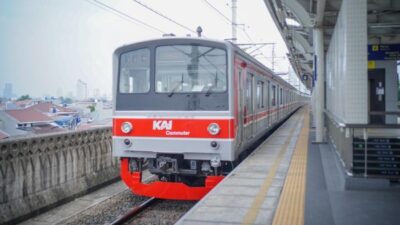 KRL Anjlok di Stasiun Jakarta Kota, Ribuan Penumpang Terpaksa Dievakuasi Sambil Menunggu Penyelidikan