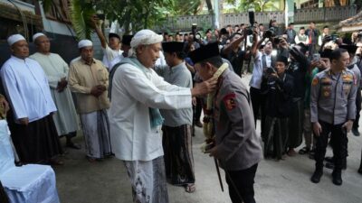 Kapolri Silaturahmi ke Ponpes Al Hamidy, Minta Nasihat Ulama untuk Jaga NKRI
