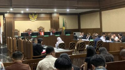 **Hotman Singgung Tom Lembong, Hakim Tolak Sidang Bos Gula Ditunda**