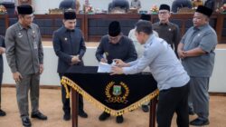 **Andra Soni Sampaikan Penurunan Pendapatan Banten Rp 1,2 T pada APBD 2025**