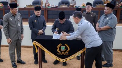 **Andra Soni Sampaikan Penurunan Pendapatan Banten Rp 1,2 T pada APBD 2025**