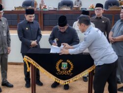 **Andra Soni Sampaikan Penurunan Pendapatan Banten Rp 1,2 T pada APBD 2025**