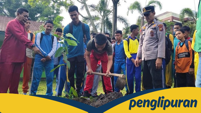 Semangat Ratusan Siswa SMK di Riau Tanam Pohon demi Masa Depan - Update 1