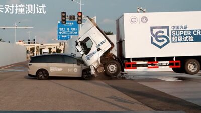 **Klarifikasi Li Auto Soal Tabrakan Li i8 dengan Truk: Performa Keamanan yang Mempesona**