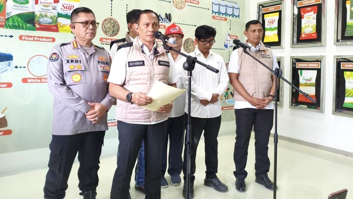 Hasil Rekonstruksi Satgas Pangan di PT PIM: Masih Temukan Butiran Beras Pecah - Alternatif 1