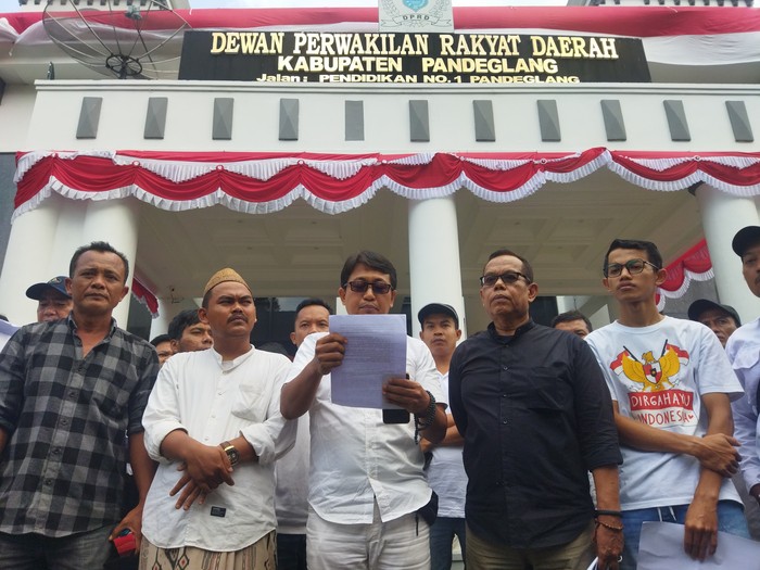 DPRD Pandeglang Bakal Panggil Pemkab Usai Warga Protes Sampah dari Tangsel - Update 1