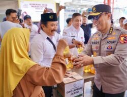 Polri Gelar Pasar Murah: Perkuat Jaring Pengaman Sosial Ekonomi Masyarakat di Desa Rembun