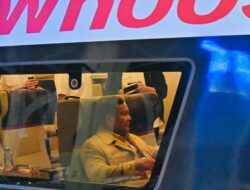 Prabowo Subianto Kunker ke Bandung, Pilih Naik Kereta Whoosh Bersama Masyarakat