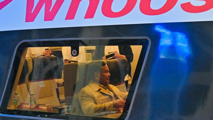 Prabowo Subianto Kunker ke Bandung, Pilih Naik Kereta Whoosh Bersama Masyarakat