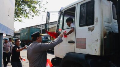 Polres Pelabuhan Priok Berikan Bendera, Sambut HUT RI ke-80 dengan Soliditas