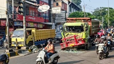 [Penampakan Kecelakaan Truk Biang Kerok Ciputat Macet Parah Pagi Ini: Tragedi Jalanan yang Mengguncang Warga]