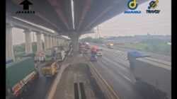 Truk Terguling di Tol Japek, Menyebabkan kemacetan Berjam-jam di Arah Jakarta!