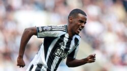 **Carragher Sebut Liverpool Harus Cari Isak dengan Harga Tepat, Bukan Mahal**