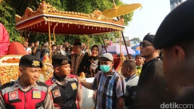 Disoraki Warga saat Kirab HUT Pati, Bupati SudewoREAKSI Mengejutkan!