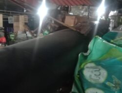 Geger Pipa Jumbo Jatuh Timpa Lapak di Jakut dari Ketinggian 3 Meter – Update 1