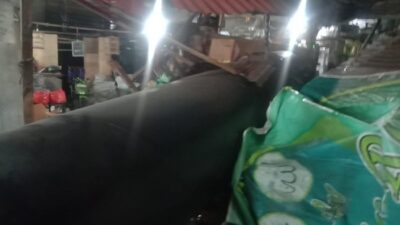 Geger Pipa Jumbo Jatuh Timpa Lapak di Jakut dari Ketinggian 3 Meter – Update 1