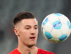 **Benjamin Sesko Siap Gantung Baju di MU dengan Gaji Menjanjikan**