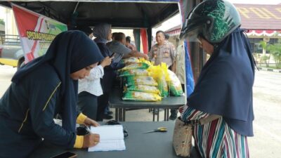 “Pasar Murah di Inhu Diserbu Warga, Ratusan Kilo Beras Ludes Terjual dalam Sekejap”