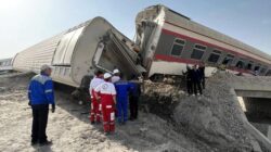 Kereta Penumpang Anjlok di Iran, 30 Orang Luka-luka: Kecelakaan Mengerikan di Kerman